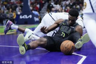 热刺防线溃 热刺防线溃