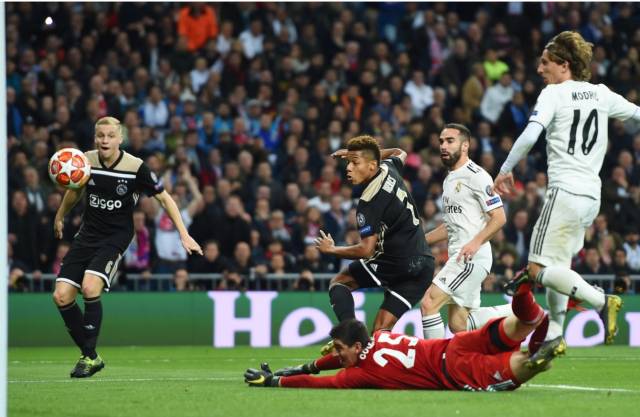 她在比赛中 她在比赛中